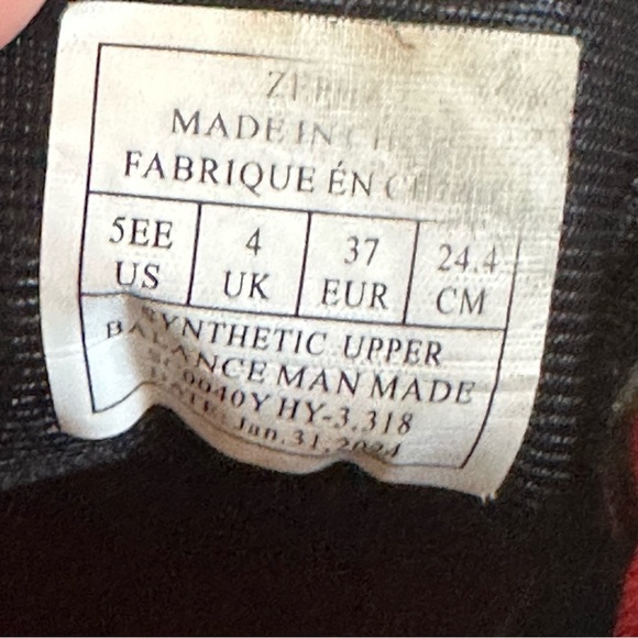 Zephyr Boys Red and Black Cleats size 5 EE wide - Picture 6 of 6